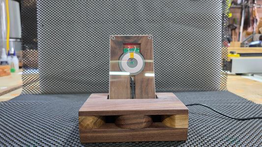 Lofi Plinth – Wooden Wireless Phone Charger & Acoustic Amplifier