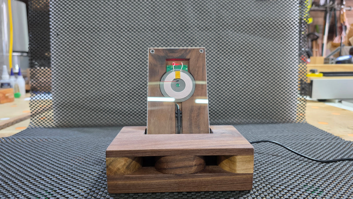 Lofi Plinth – Wooden Wireless Phone Charger & Acoustic Amplifier