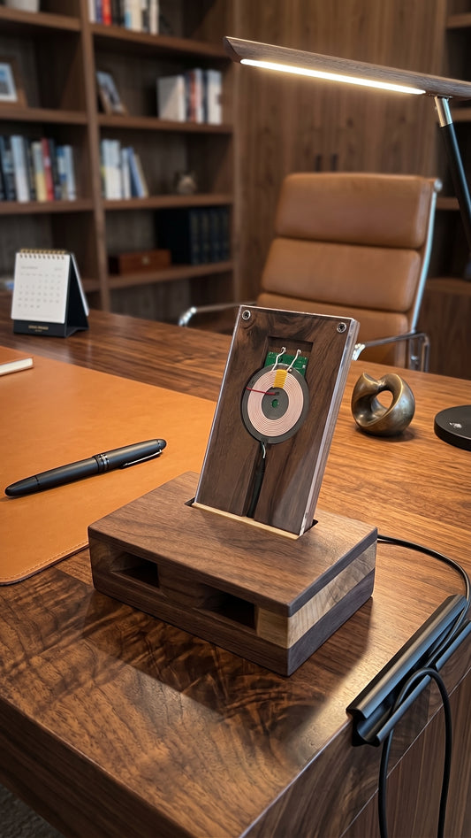 Lofi Plinth – Wooden Wireless Phone Charger & Acoustic Amplifier