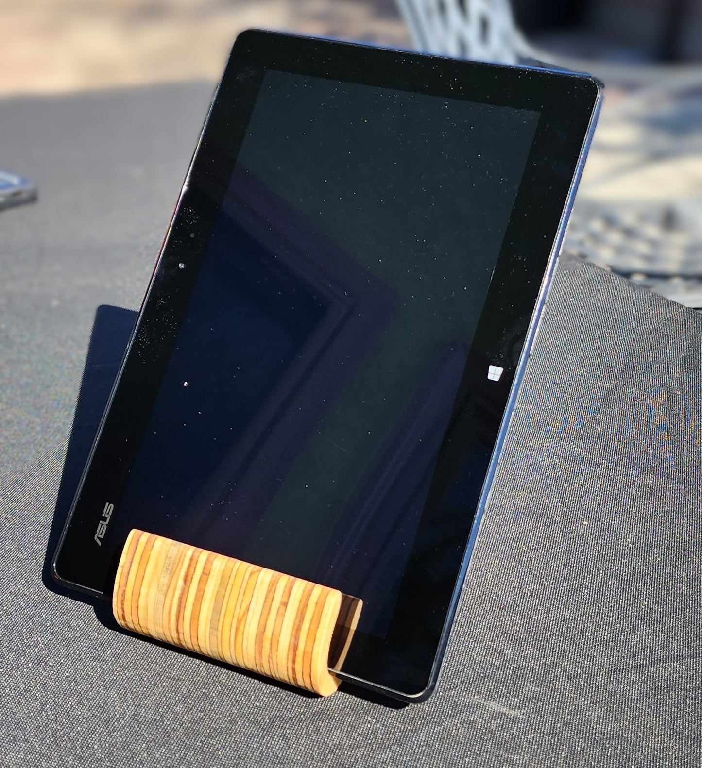 The Lofi Arch — Sculptural Wooden Tablet Stand